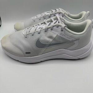 Nike Downshifter 12 Extra Wide White Pure Platinum Sneakers Men 10.5W DM0919-100